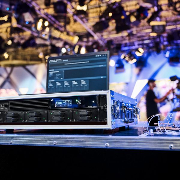 Spectera, a világ első kétirányú jeltovábbítást kínáló, szélessávú digitális vezeték nélküli ökoszisztémája